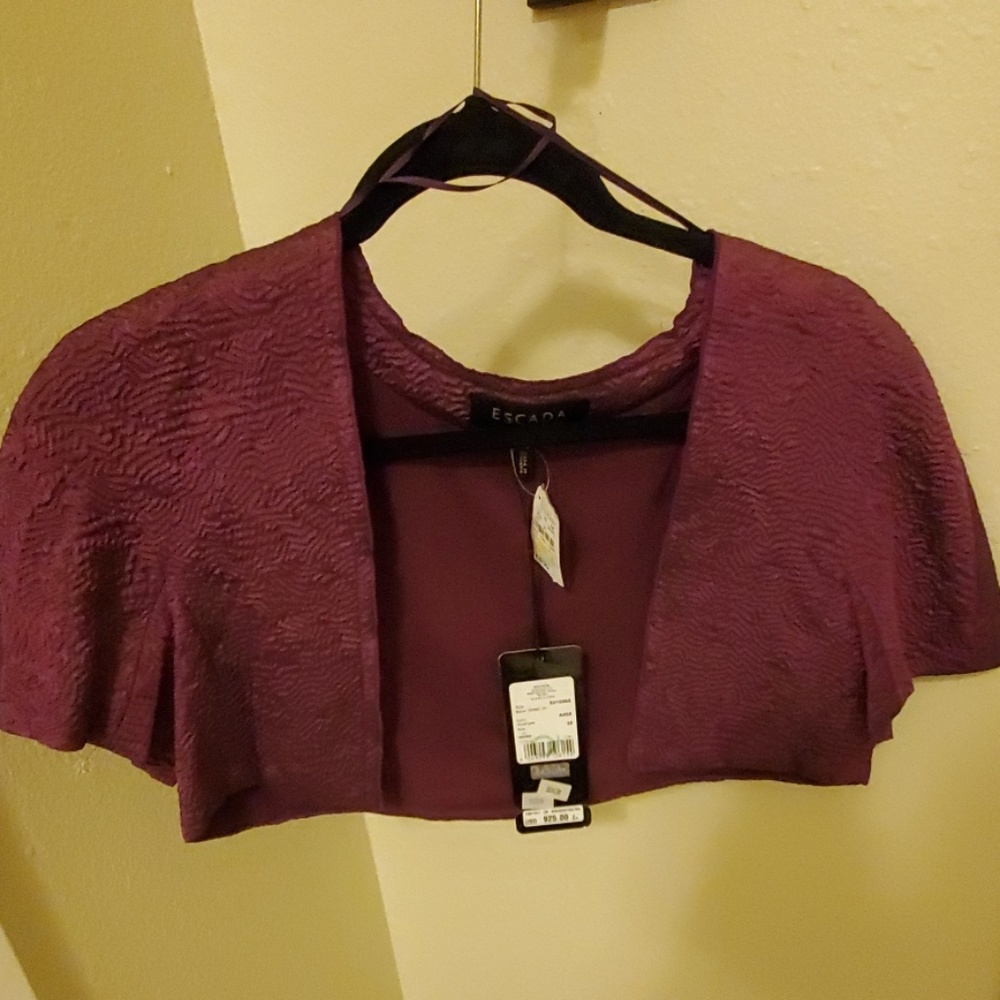 Escada shrug